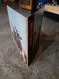 PINK FLOYD = ピンク・フロイド* – Atom Heart Mother = 原子心母 1 PRESS!!! Black Odeon label with silver text. PINK FLOYD = ピンク・フロイド* – Atom Heart Mother = 原子心母 1 PRESS!!! Black Odeon label with silver text.