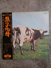 PINK FLOYD = &#12500;&#12531;&#12463;&#12539;&#12501;&#12525;&#12452;&#12489;*  Atom Heart Mother = &#21407;&#23376;&#24515;&#27597;  1 PRESS!!!  Black Odeon label with silver text. 