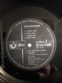 PINK FLOYD = &#12500;&#12531;&#12463;&#12539;&#12501;&#12525;&#12452;&#12489;*  Atom Heart Mother = &#21407;&#23376;&#24515;&#27597;  1 PRESS!!!  Black Odeon label with silver text. 