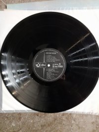 PINK FLOYD = ピンク・フロイド* – Atom Heart Mother = 原子心母 1 PRESS!!! Black Odeon label with silver text. PINK FLOYD = ピンク・フロイド* – Atom Heart Mother = 原子心母 1 PRESS!!! Black Odeon label with silver text.