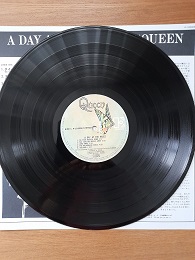 QUEEN * 1 PRESS!!!!!! QUEEN * 1 PRESS!!!!!!