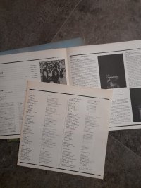 PINK FLOYD = &#12500;&#12531;&#12463;&#12539;&#12501;&#12525;&#12452;&#12489;*  Atom Heart Mother = &#21407;&#23376;&#24515;&#27597;  1 PRESS!!!  Black Odeon label with silver text. 