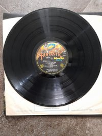 ELTON JOHN  1 press!!! pay,red vinyl  23 may, 1975  (not meshok)