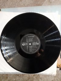 PINK FLOYD = ピンク・フロイド* – Atom Heart Mother = 原子心母 1 PRESS!!! Black Odeon label with silver text. PINK FLOYD = ピンク・フロイド* – Atom Heart Mother = 原子心母 1 PRESS!!! Black Odeon label with silver text.