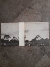 PINK FLOYD = ピンク・フロイド* – Atom Heart Mother = 原子心母 1 PRESS!!! Black Odeon label with silver text. PINK FLOYD = ピンク・フロイド* – Atom Heart Mother = 原子心母 1 PRESS!!! Black Odeon label with silver text.